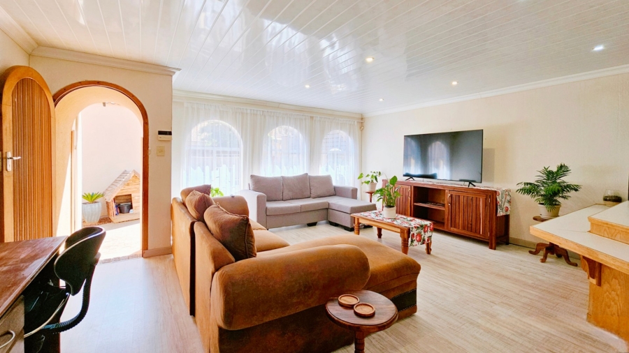 2 Bedroom Property for Sale in Heuwelsig Free State